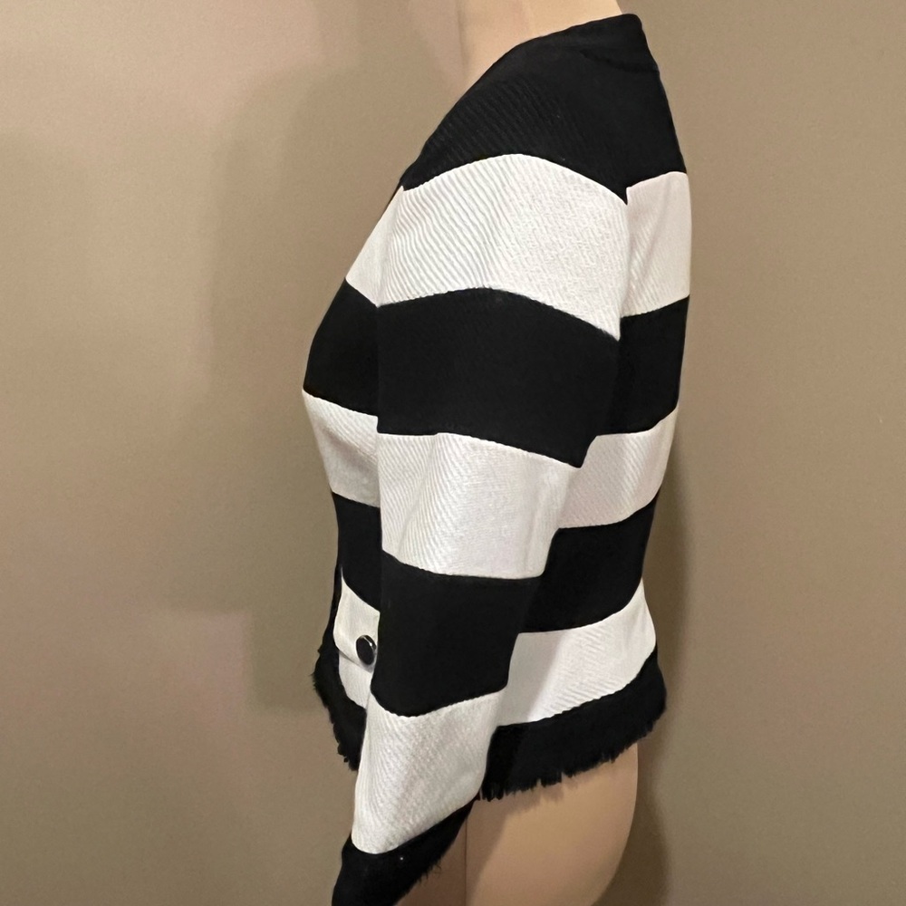 White House Black Market Monochrome Striped Blazer, size 4 - Picture 6 of 13